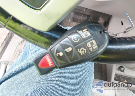 2011 Volkswagen Routan Sel z USA, uszkodzony, nr VIN 2V4RW5DG8BR804720